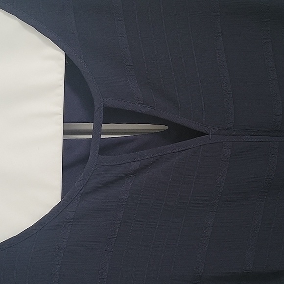 Banana Republic Flutter Sleeve Dress - Picture 2 of 5